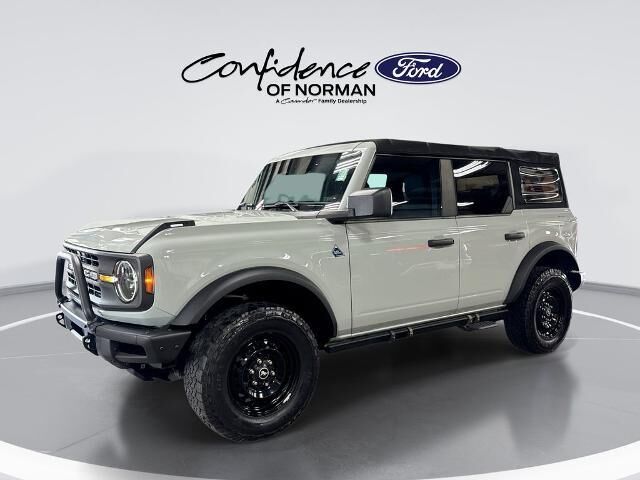 2022 Ford Bronco Black Diamond — photo 1 of 13