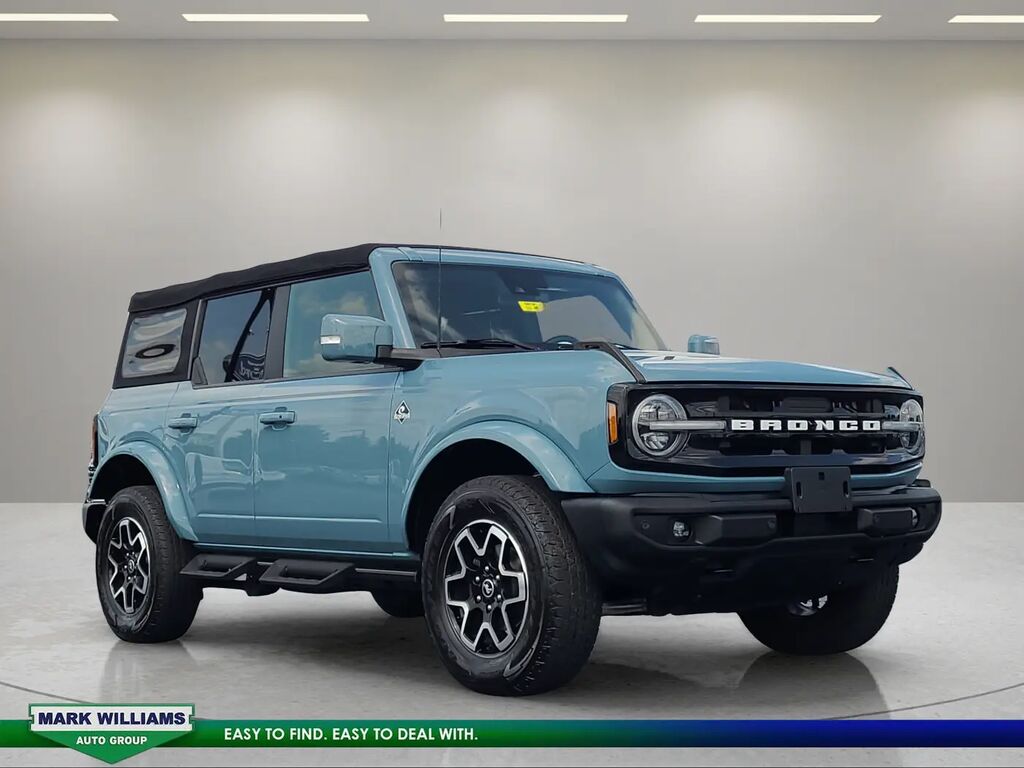 2022 Ford Bronco Outer Banks — photo 1 of 12