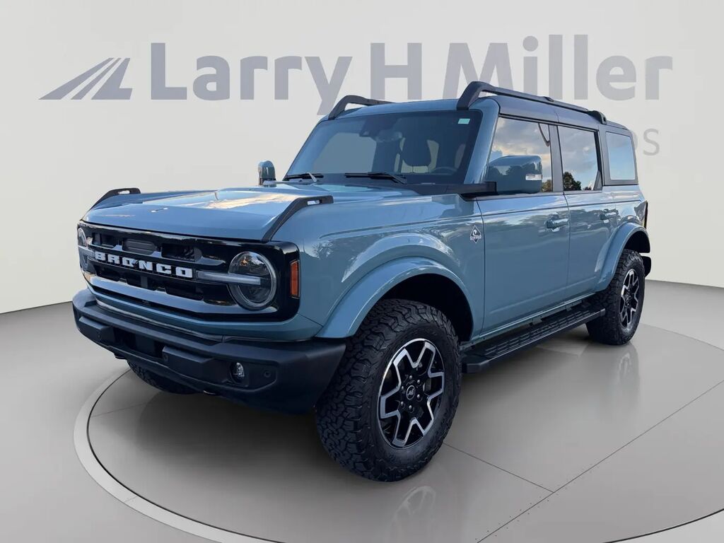 2023 Ford Bronco Outer Banks — photo 1 of 13