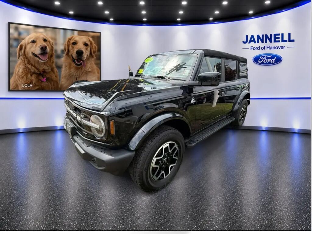2023 Ford Bronco Outer Banks — photo 1 of 11