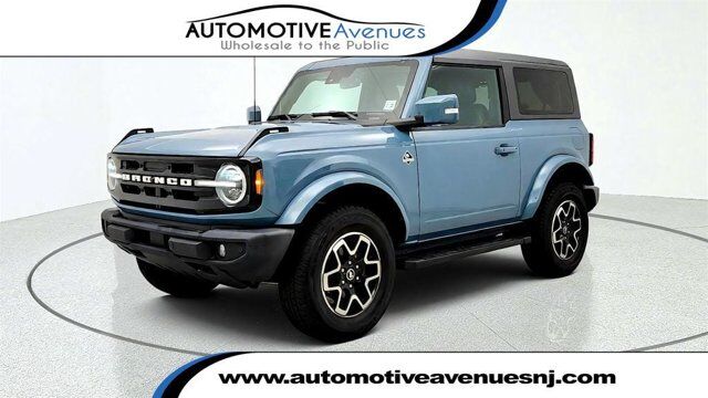 2022 Ford Bronco Outer Banks — photo 1 of 13