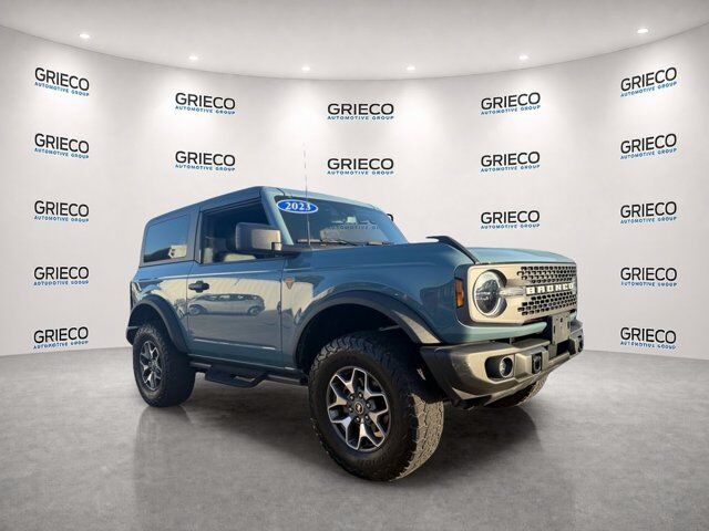 2023 Ford Bronco Badlands — photo 1 of 10