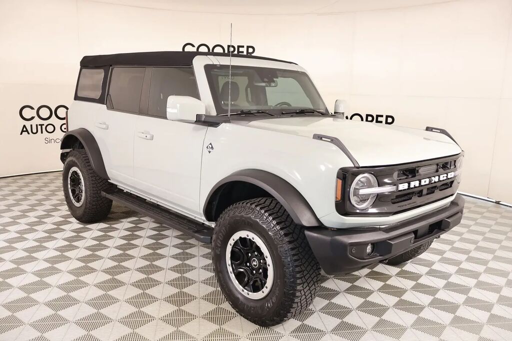 2023 Ford Bronco Base Advanced — photo 1 of 13
