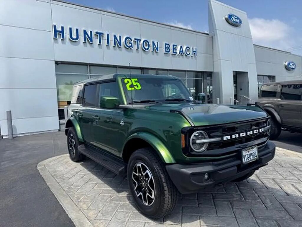2025 Ford Bronco Outer Banks — photo 1 of 13