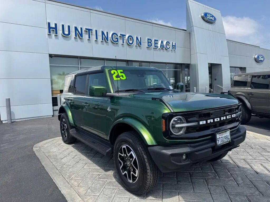 2025 Ford Bronco Outer Banks — photo 1 of 13