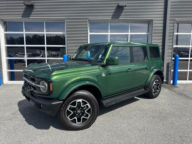 2025 Ford Bronco Outer Banks — photo 1 of 5