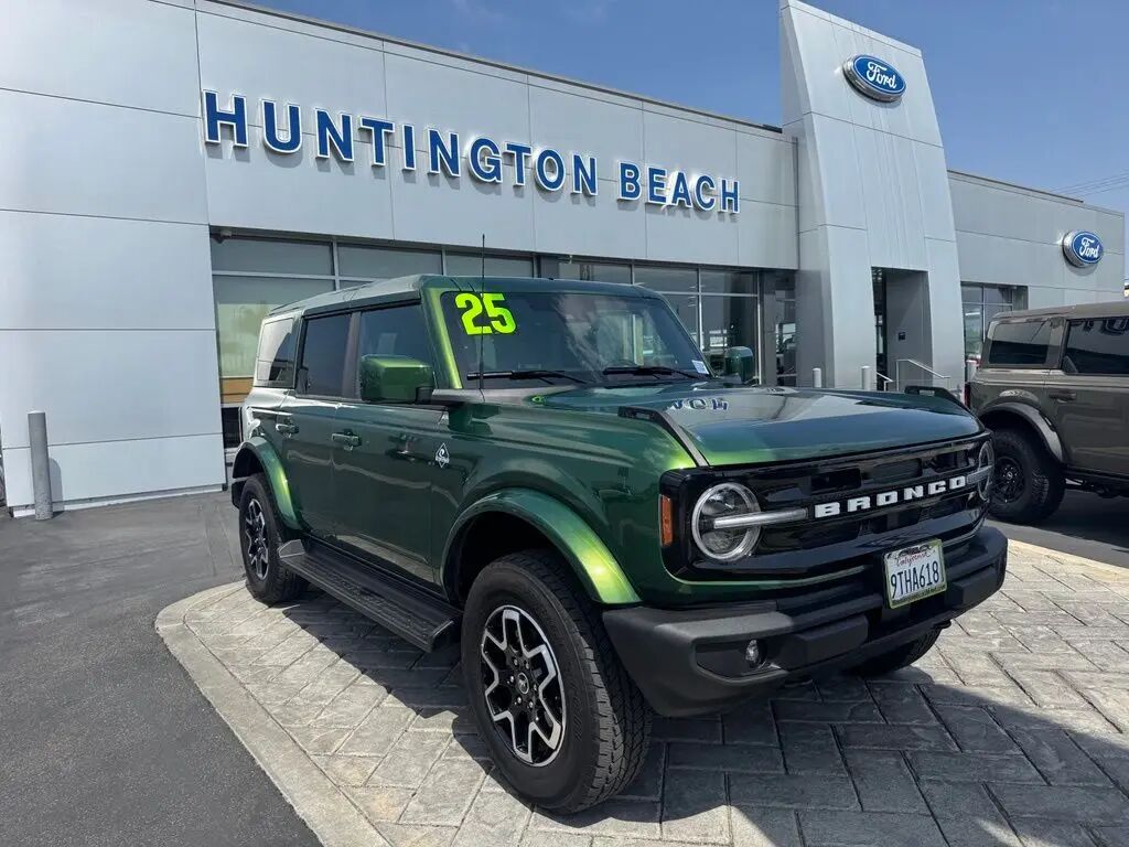 2025 Ford Bronco Outer Banks — photo 1 of 13