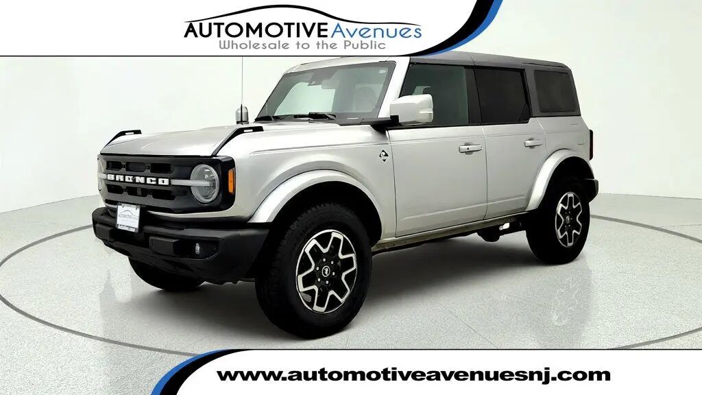 2024 Ford Bronco Outer Banks — photo 1 of 13
