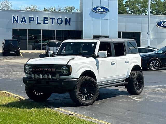 2024 Ford Bronco Outer Banks — photo 1 of 13