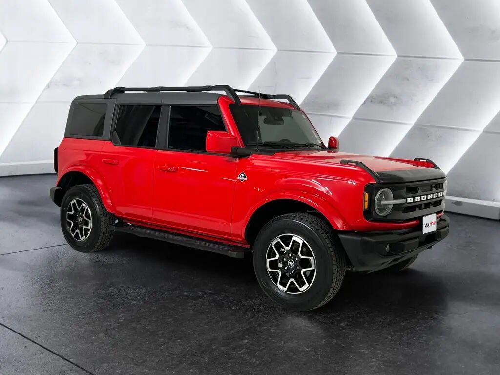 2024 Ford Bronco Outer Banks — photo 1 of 13