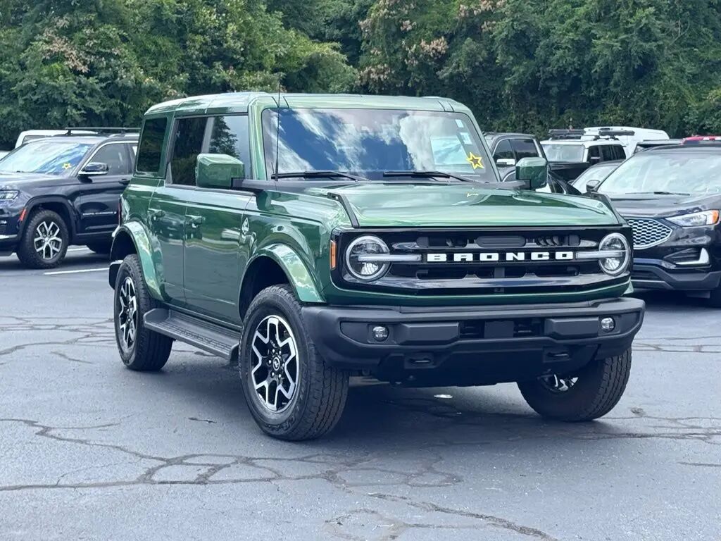 2025 Ford Bronco Outer Banks — photo 1 of 13