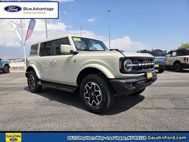 2025 Ford Bronco Outer Banks — photo 1 of 12
