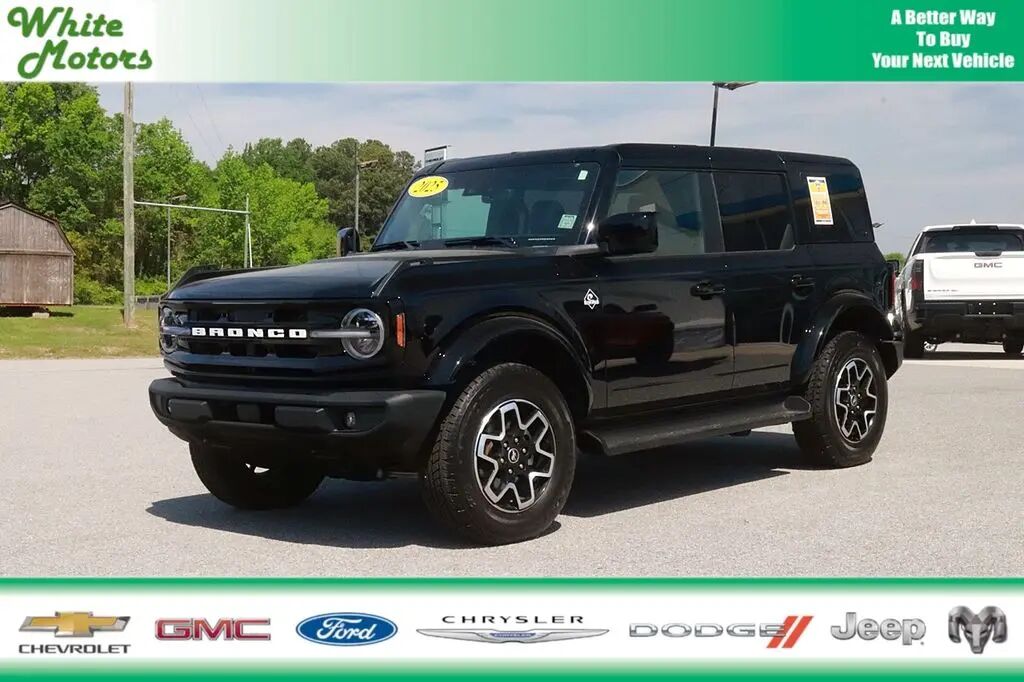 2025 Ford Bronco Outer Banks — photo 1 of 13