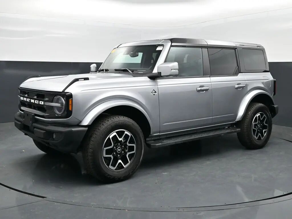 2024 Ford Bronco Outer Banks — photo 1 of 12