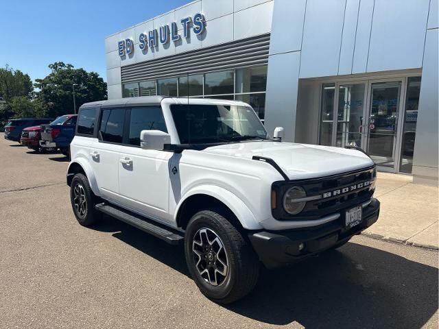 2024 Ford Bronco Outer Banks — photo 1 of 13