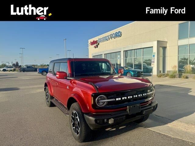 2024 Ford Bronco Outer Banks — photo 1 of 13
