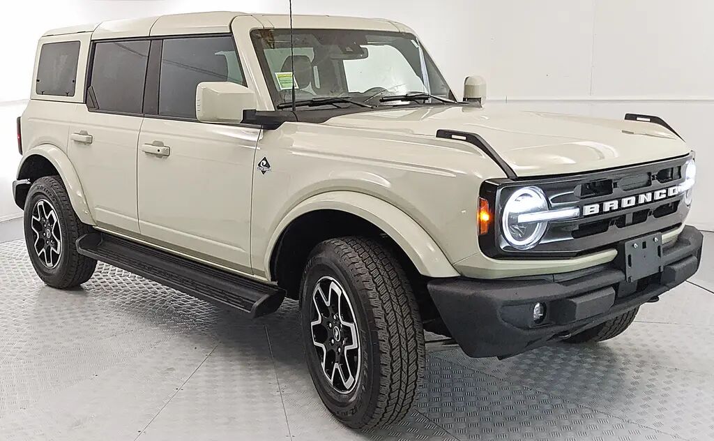 2025 Ford Bronco Outer Banks — photo 1 of 13
