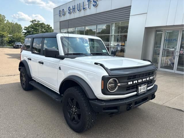 2024 Ford Bronco Black Diamond — photo 1 of 1