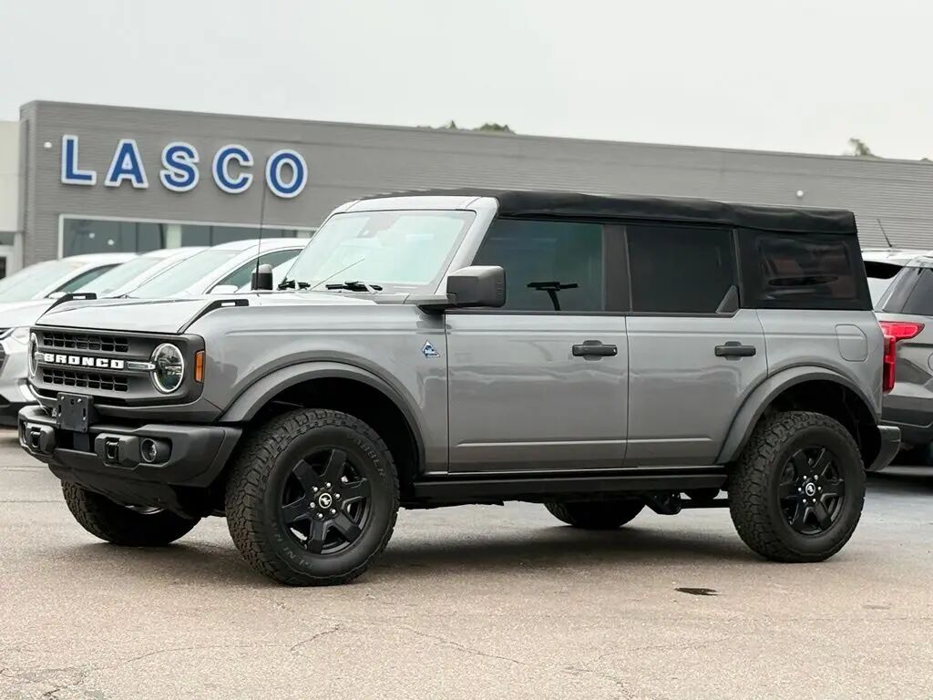 2022 Ford Bronco Black Diamond — photo 1 of 13