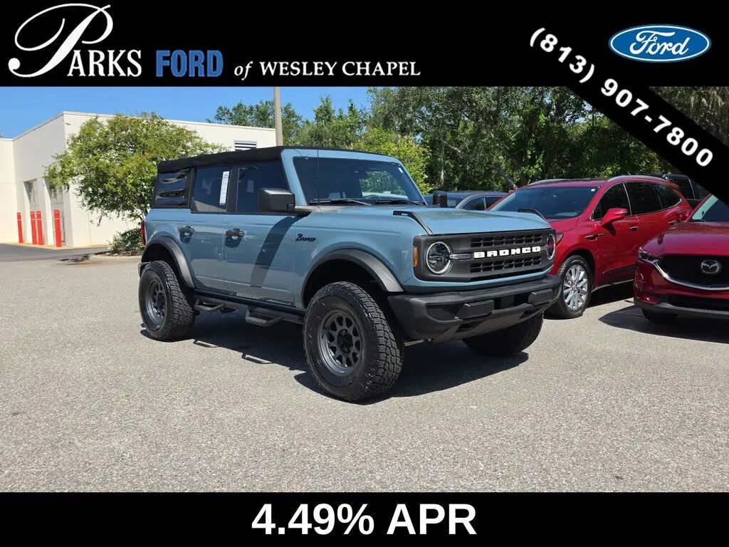 2022 Ford Bronco Base — photo 1 of 13