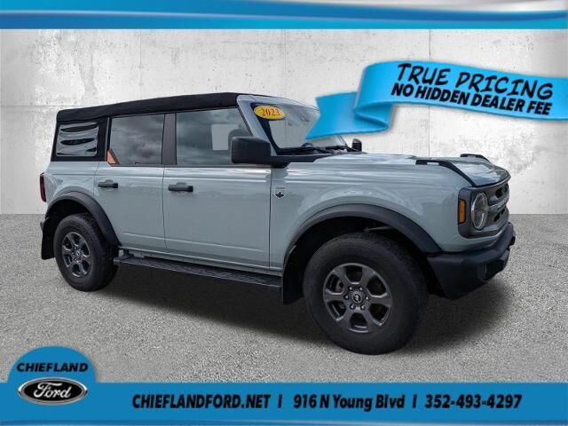 2023 Ford Bronco Base — photo 1 of 13