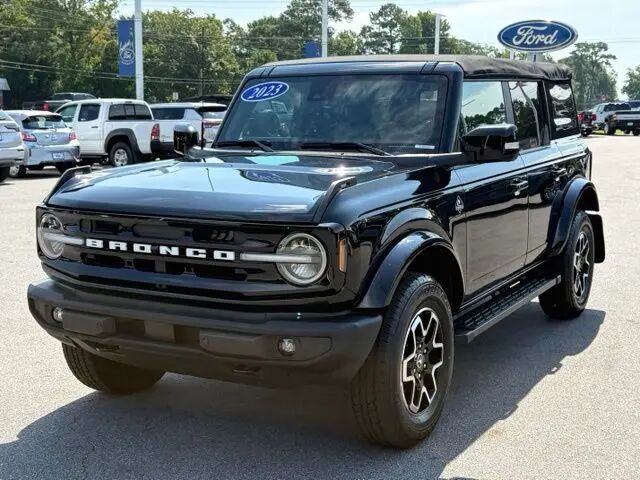 2023 Ford Bronco Outer Banks — photo 1 of 13