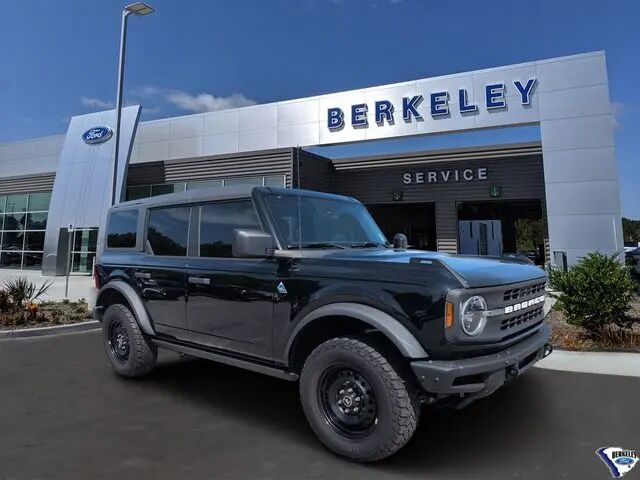 2023 Ford Bronco Black Diamond — photo 1 of 13
