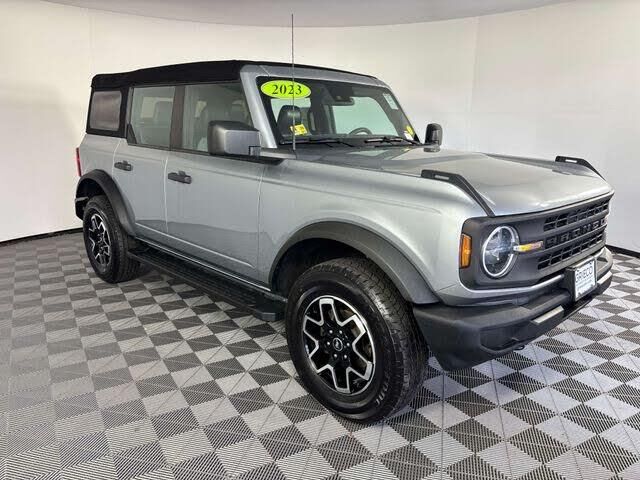 2023 Ford Bronco Base