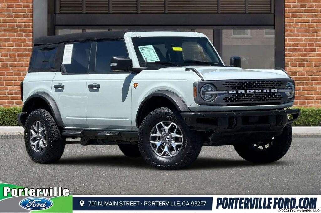 2023 Ford Bronco Base Advanced — photo 1 of 10