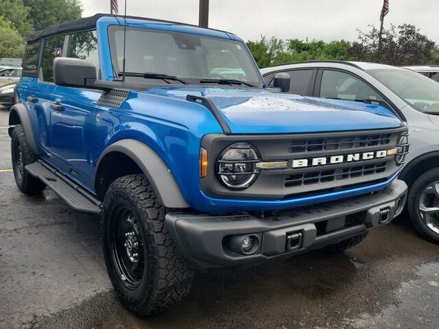2022 Ford Bronco Base Advanced — photo 1 of 12