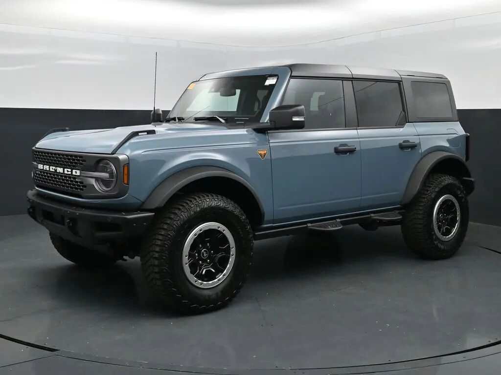 2023 Ford Bronco Base Advanced — photo 1 of 13