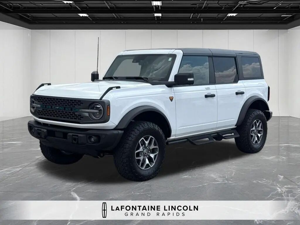 2023 Ford Bronco Base Advanced — photo 1 of 13