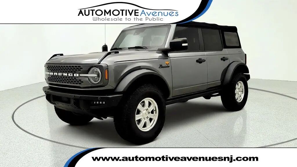 2022 Ford Bronco Base Advanced — photo 1 of 13