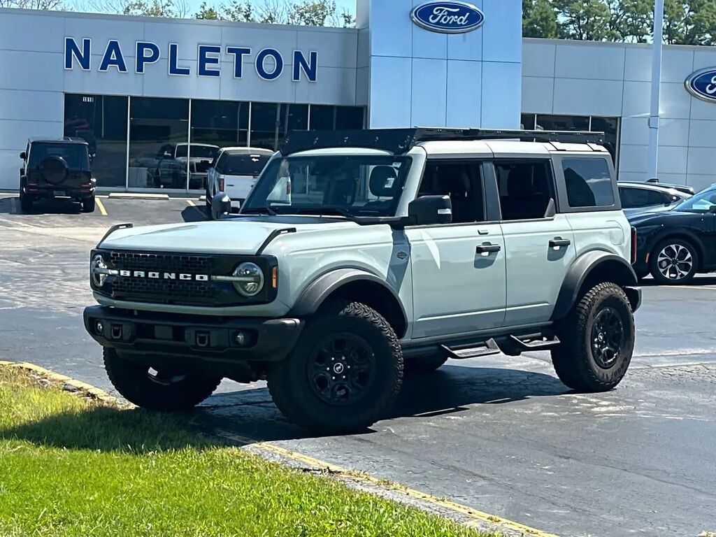 2023 Ford Bronco Base Advanced — photo 1 of 13