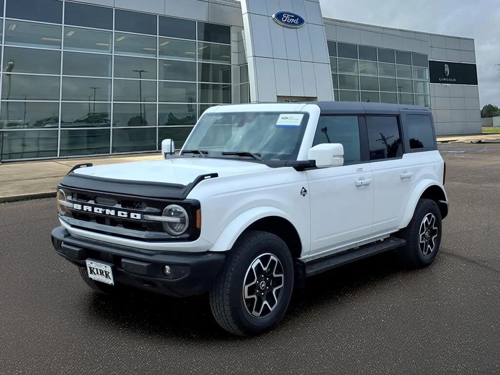 2023 Ford Bronco Base Advanced — photo 1 of 13