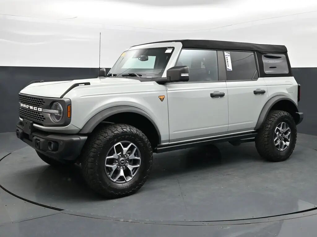 2022 Ford Bronco Black Diamond Advanced — photo 1 of 11