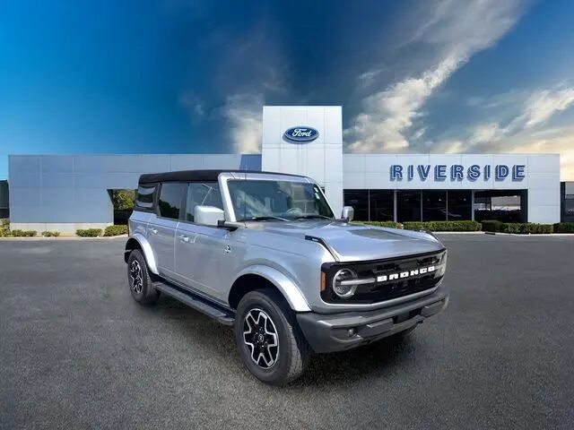2023 Ford Bronco Base Advanced — photo 1 of 13