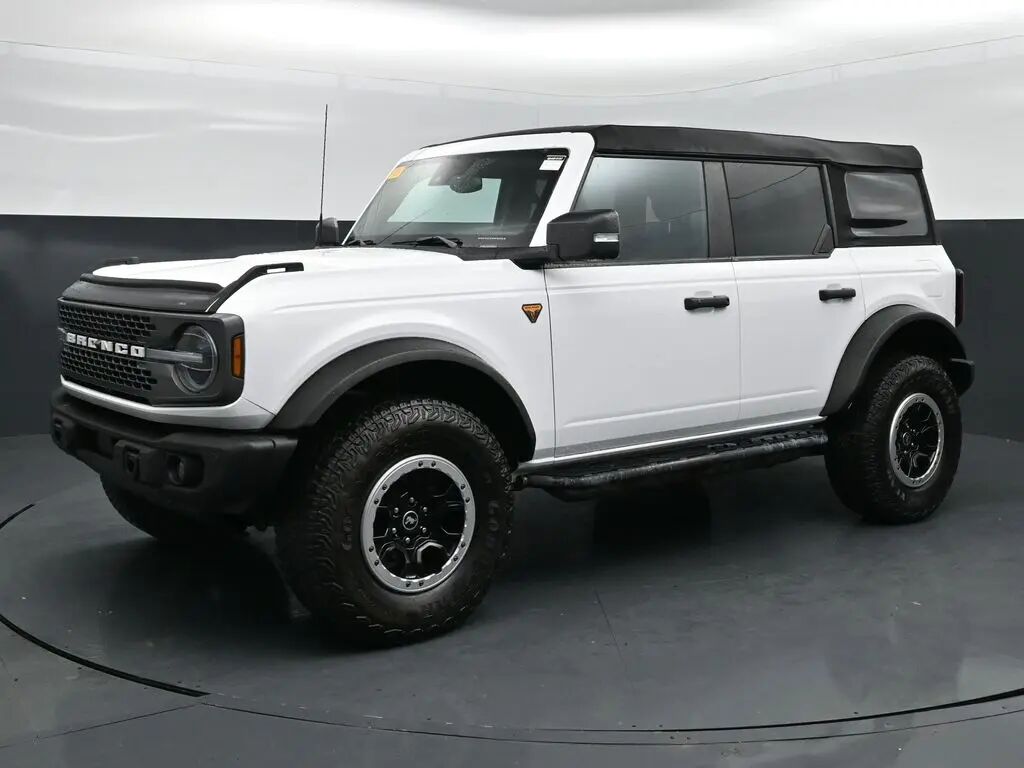 2023 Ford Bronco Base Advanced — photo 1 of 11