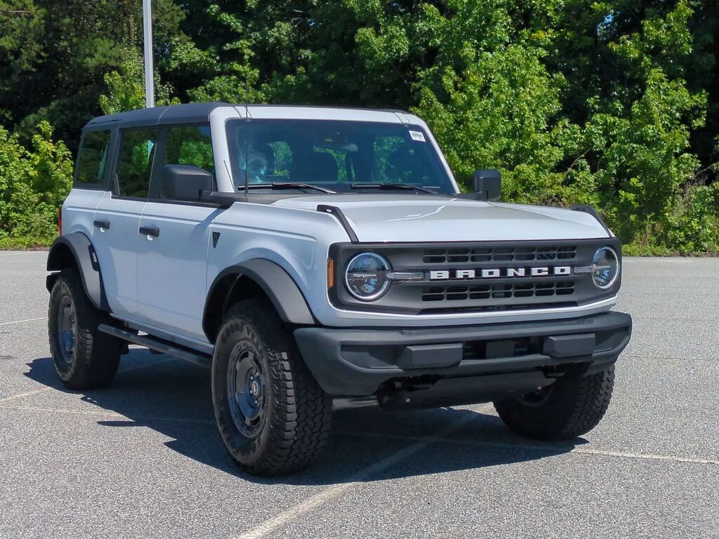 2025 Ford Bronco Base — photo 1 of 13