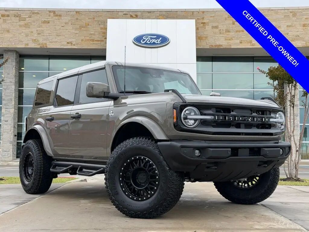 2026 Ford Bronco Outer Banks — photo 1 of 15