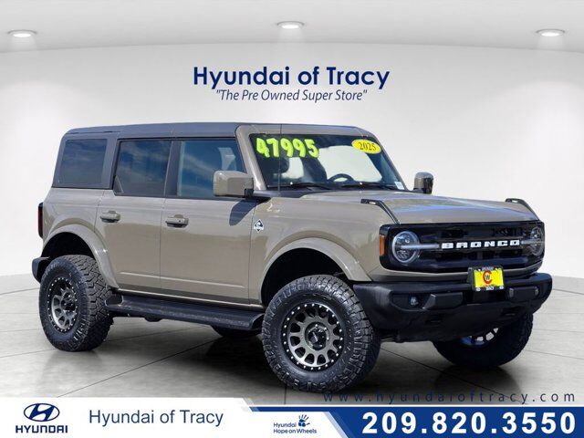2025 Ford Bronco Outer Banks — photo 1 of 13
