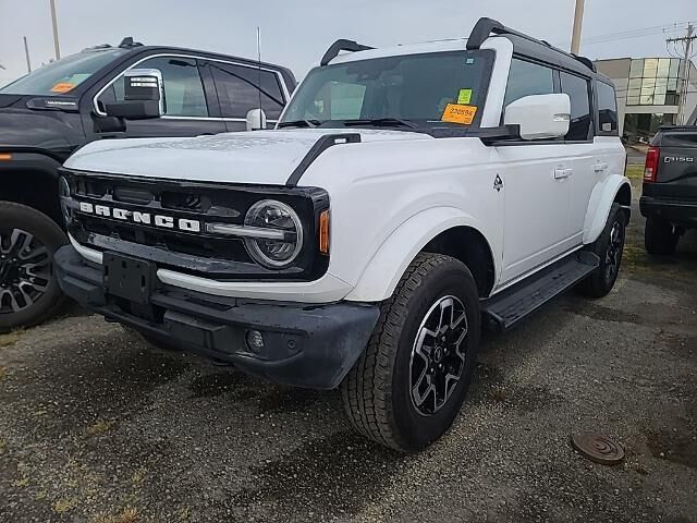 2025 Ford Bronco Outer Banks — photo 1 of 13