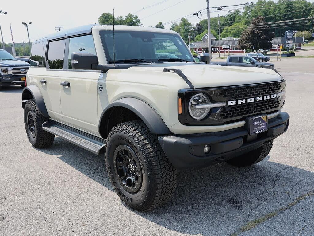 2025 Ford Bronco Outer Banks — photo 1 of 1