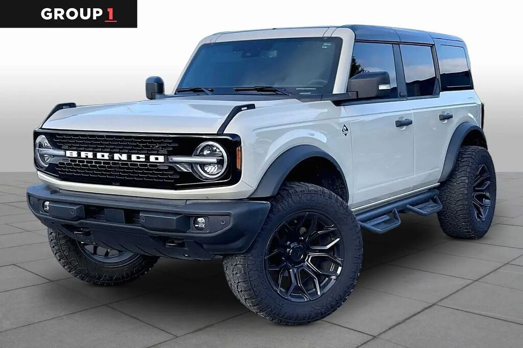 2025 Ford Bronco Outer Banks — photo 1 of 12