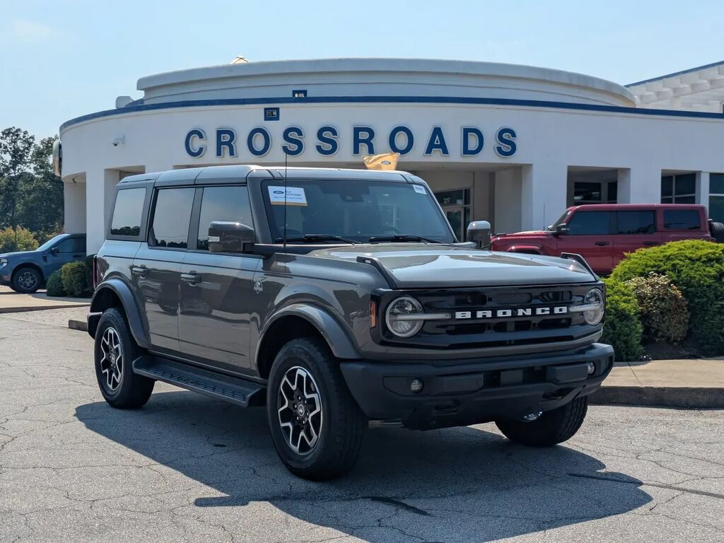 2025 Ford Bronco Outer Banks — photo 1 of 13