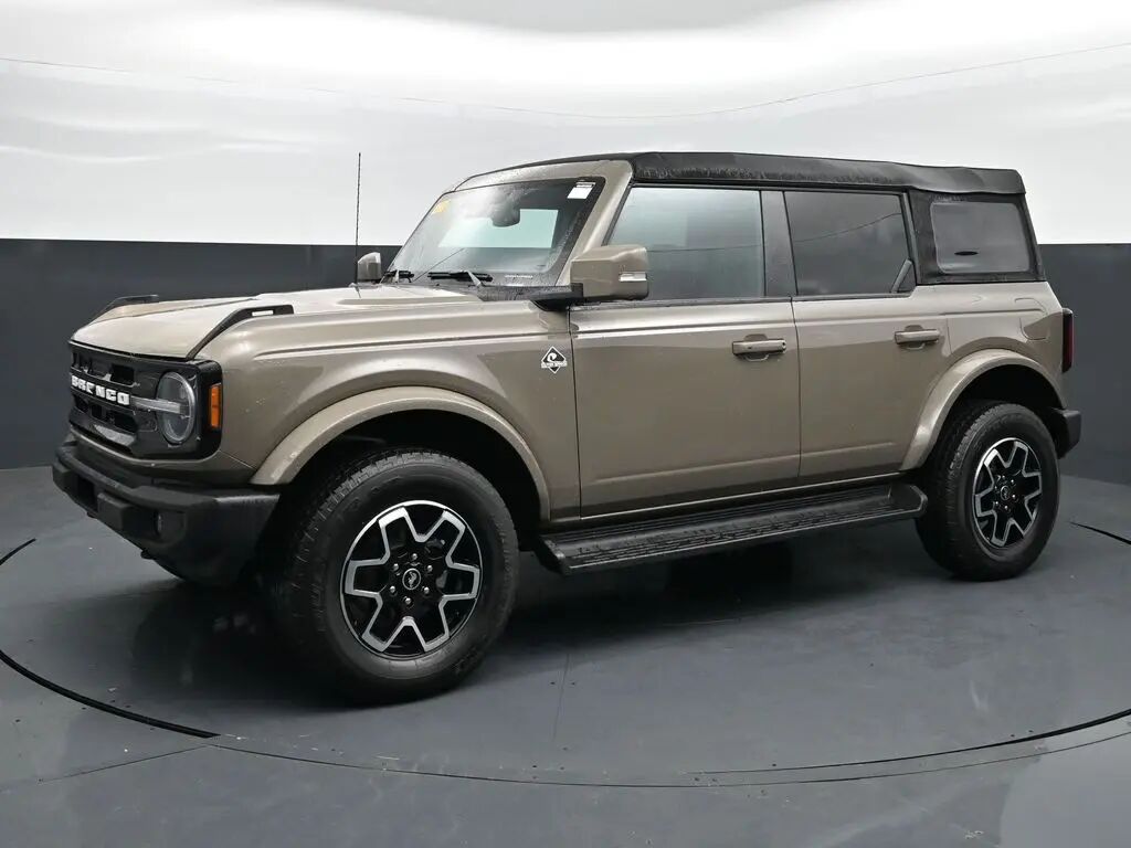 2025 Ford Bronco Outer Banks — photo 1 of 12