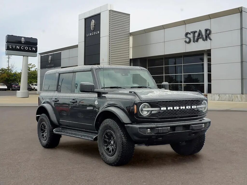 2026 Ford Bronco Outer Banks — photo 1 of 13