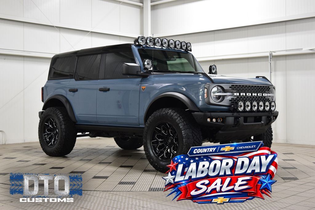 2025 Ford Bronco Badlands — photo 1 of 11