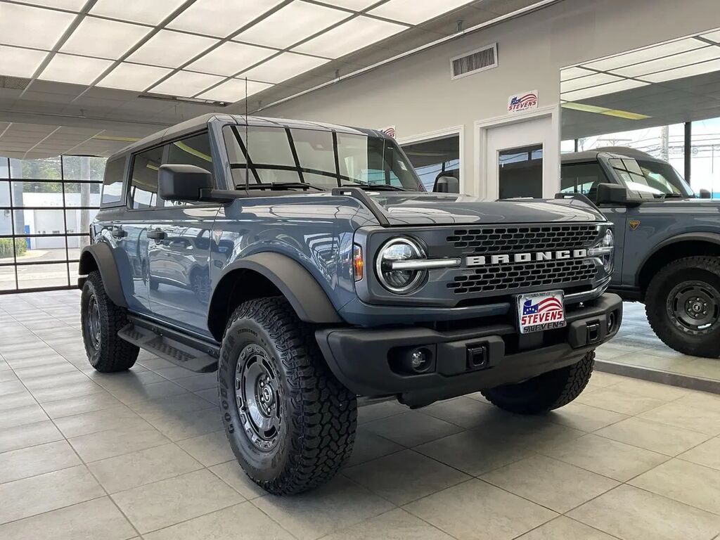 2025 Ford Bronco Badlands — photo 1 of 13