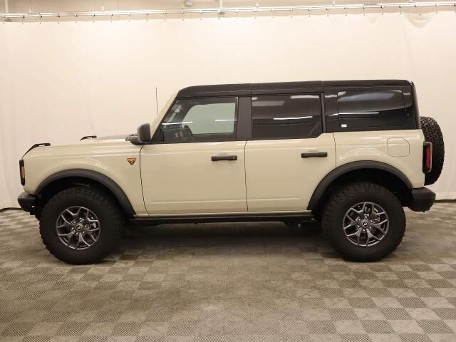 2025 Ford Bronco Badlands — photo 1 of 5
